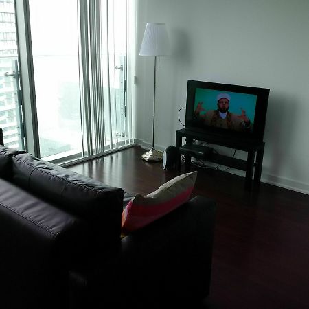Trinity Suites - Condo On York Street Toronto Extérieur photo