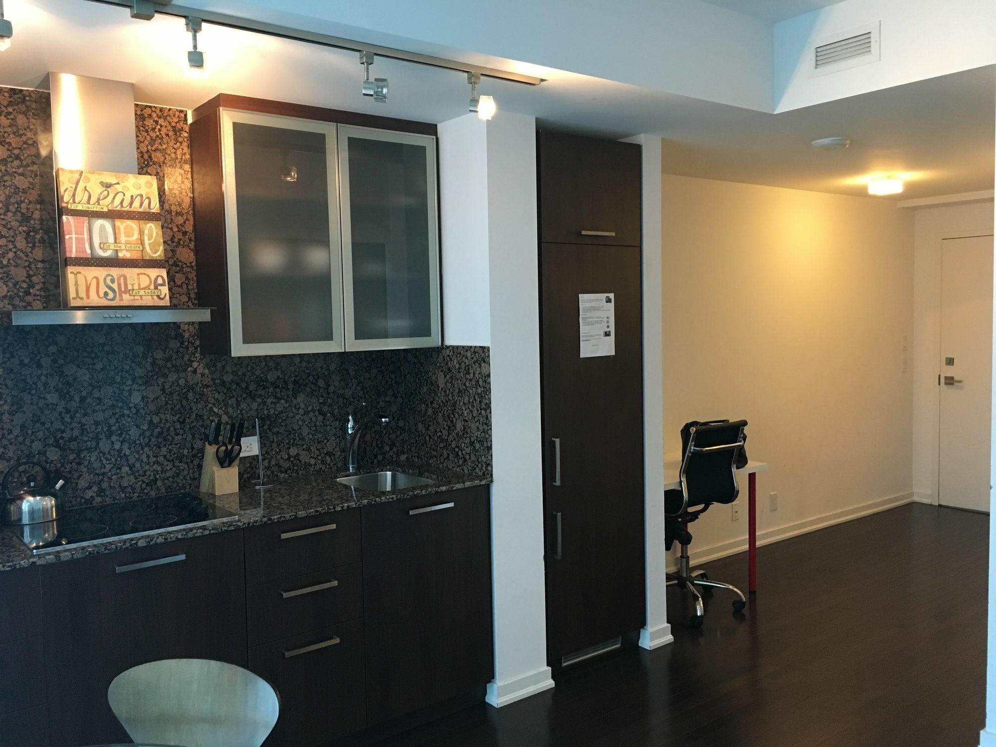 Trinity Suites - Condo On York Street Toronto Extérieur photo